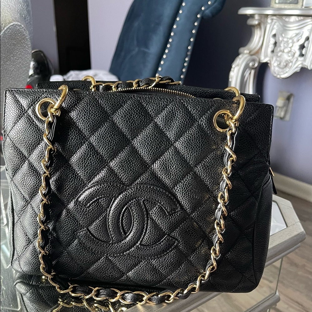 Beautiful Authentic Chanel - Picture 2 of 4
